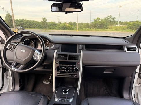 Used 2018 Land Rover Discovery Sport SE AWD/4WD image 31