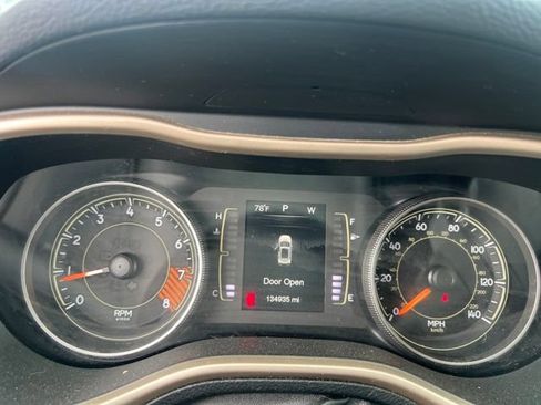 Used 2015 Jeep Cherokee Latitude w/ Comfort/Convenience Group AWD/4WD image 13