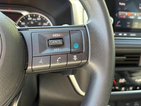 Used 2023 Nissan Rogue SV image 16