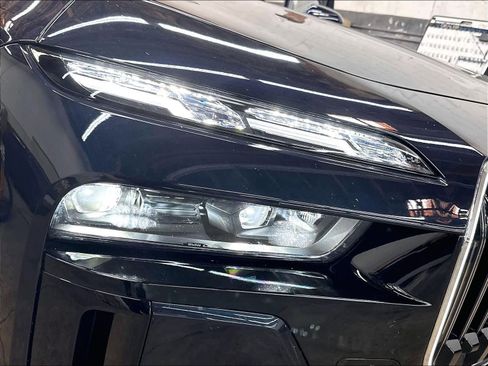 Used 2024 BMW i7 xDrive60 w/ Executive Package AWD/4WD image 31
