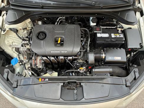 Used 2017 Hyundai Elantra Value Edition FWD image 9