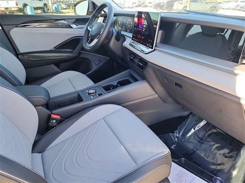New 2025 Volkswagen Tiguan SE image 16