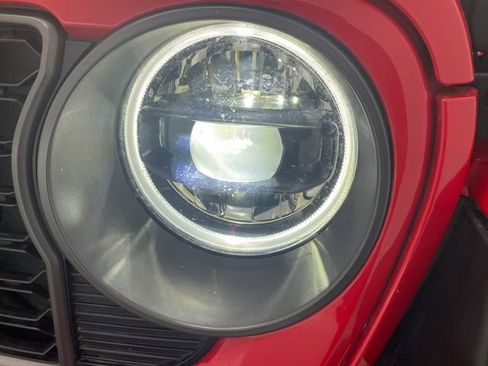 Used 2025 Jeep Gladiator Mojave image 32