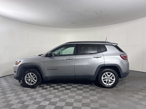 Used 2018 Jeep Compass Sport w/ Tech Group FWD image 2