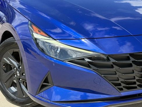 Used 2023 Hyundai Elantra SEL FWD image 3