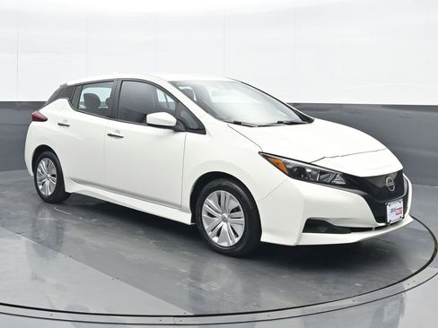 Used 2023 Nissan Leaf S image 9