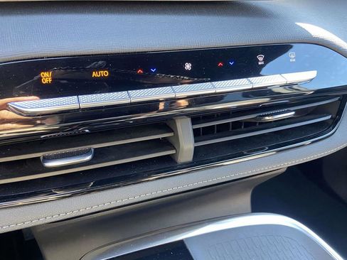 Used 2025 Buick Enclave Preferred FWD image 23