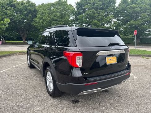 Used 2023 Ford Explorer XLT w/ Equipment Group 202A AWD/4WD image 9