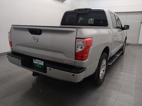 Used 2019 Nissan Titan SV w/ SV Convenience Package image 7