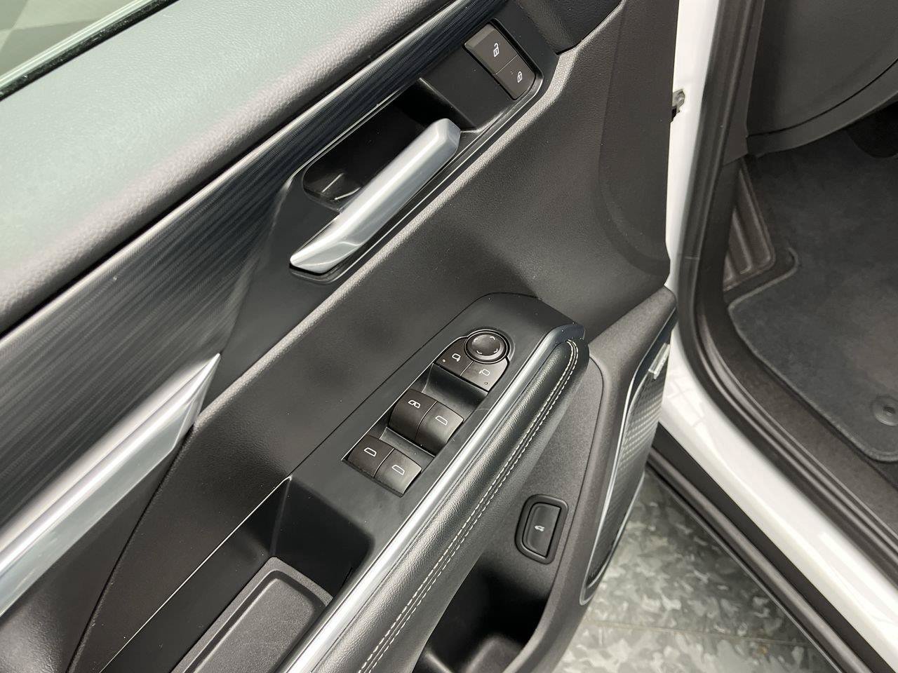 Certified 2026 GMC Acadia Elevation w/ Elevation Premium Package AWD/4WD image 9