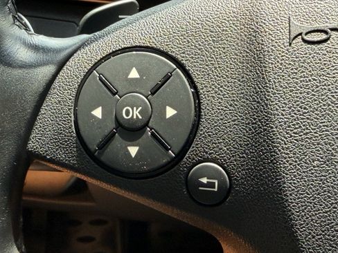 Used 2010 Mercedes-Benz E 350 4MATIC Sedan image 28