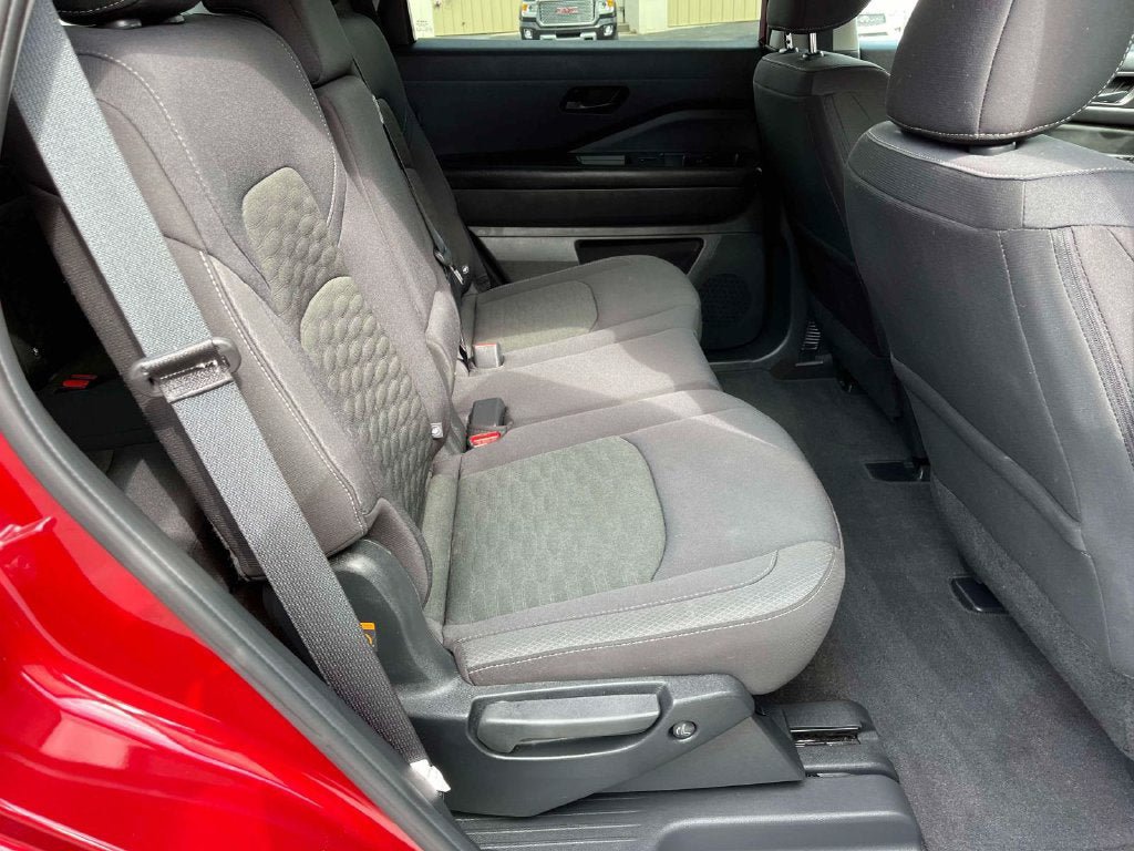 Used 2026 Nissan Pathfinder SV FWD image 20
