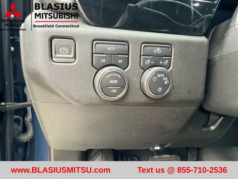 Used 2023 Chevrolet Silverado 1500 LT AWD/4WD image 25