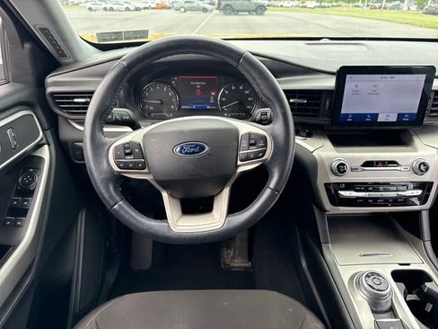 Used 2021 Ford Explorer XLT AWD/4WD image 40