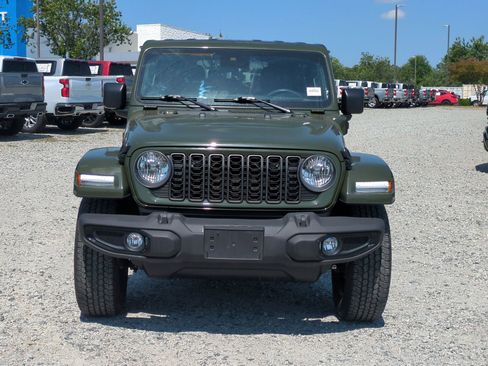 Used 2024 Jeep Wrangler Unlimited AWD/4WD image 3