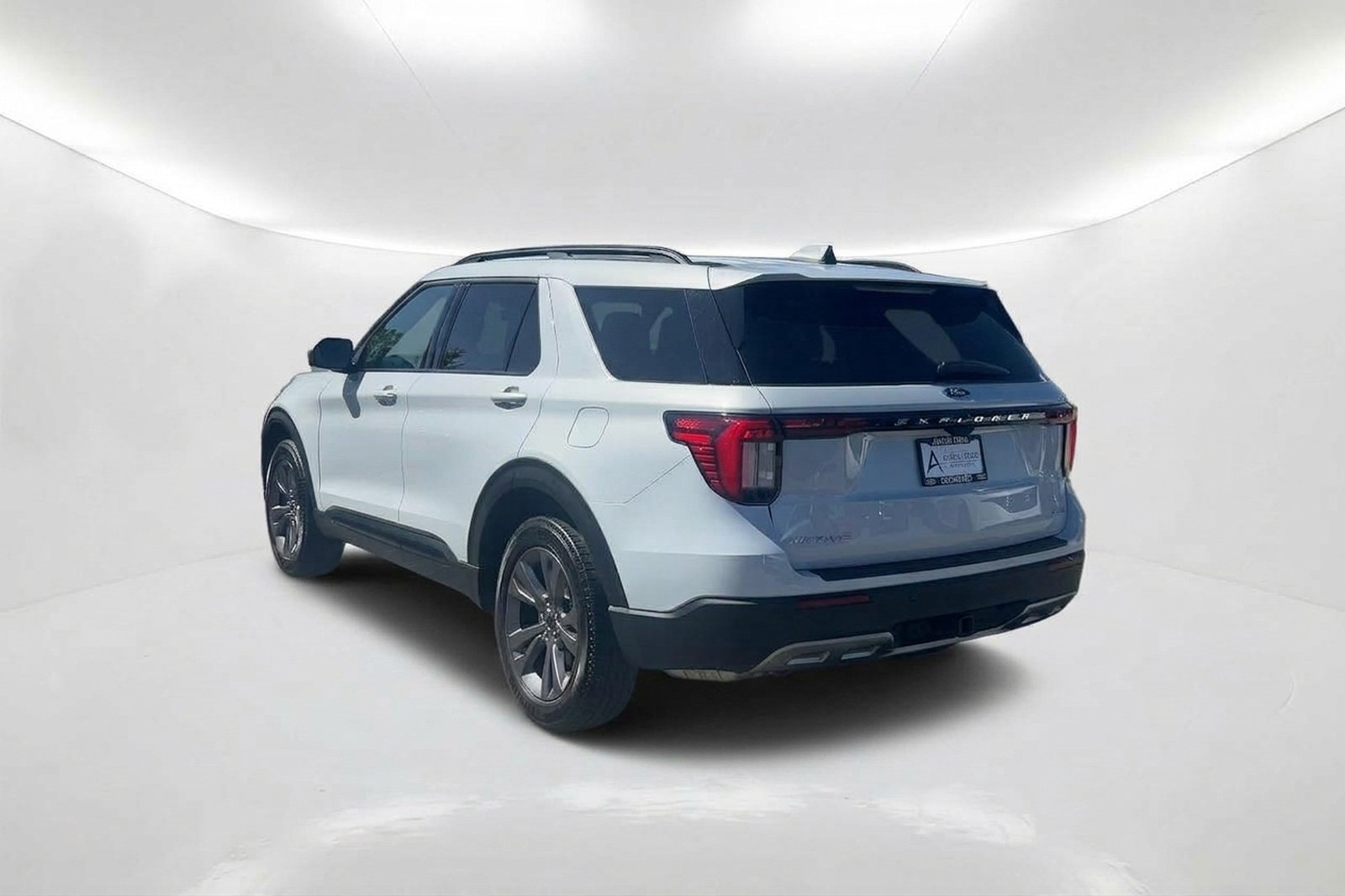 Used 2026 Ford Explorer Active w/ Active Comfort Package AWD/4WD image 8