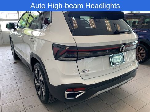 Used 2025 Volkswagen Taos SE AWD/4WD image 13