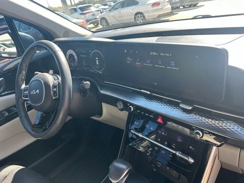 Used 2023 Kia Carnival SX Prestige image 34