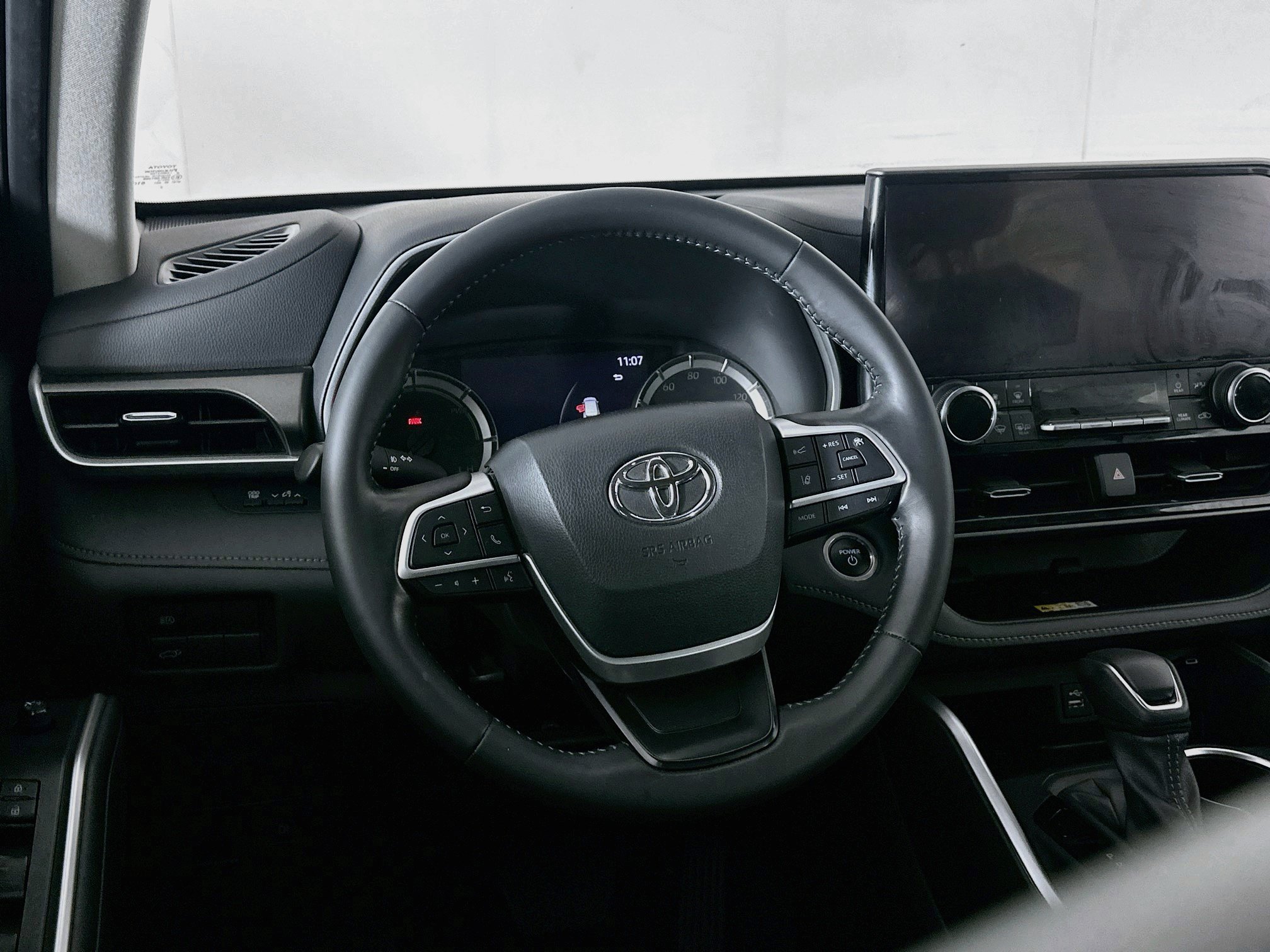 Used 2024 Toyota Highlander XLE AWD/4WD image 18