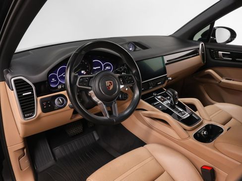 Certified 2019 Porsche Cayenne E-Hybrid AWD/4WD image 4