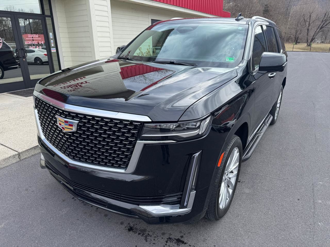 Used 2021 Cadillac Escalade Luxury AWD/4WD image 3