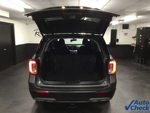 Used 2022 Ford Explorer XLT w/ Equipment Group 202A image 12
