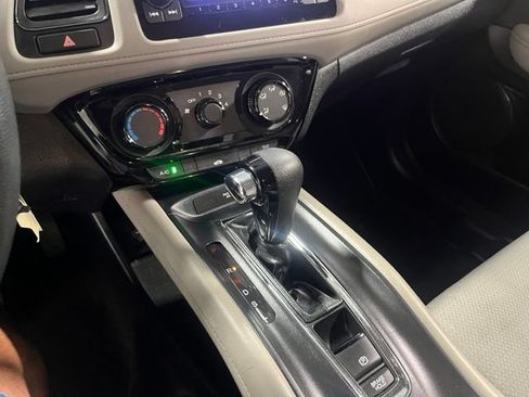 Used 2021 Honda HR-V LX image 30