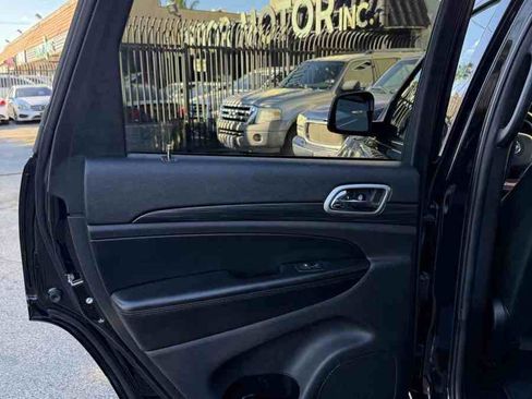 Used 2019 Jeep Grand Cherokee Altitude image 20