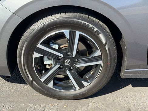 Used 2024 Nissan Sentra SV FWD image 10