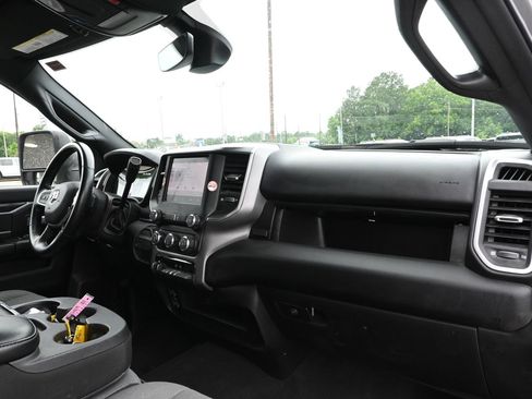 Used 2024 RAM 2500 Big Horn AWD/4WD image 33