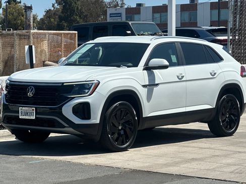 Used 2024 Volkswagen Atlas Cross Sport SE w/ Black Wheel Package FWD image 8