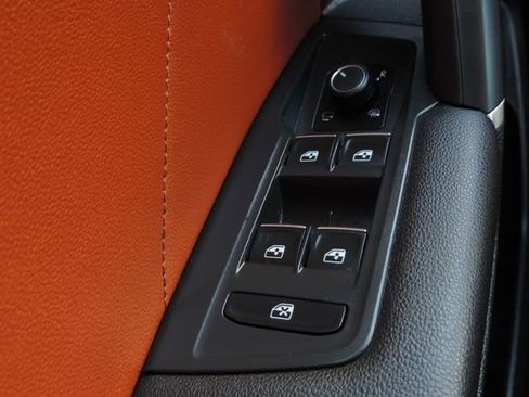 Used 2018 Volkswagen Tiguan SEL Premium FWD image 31