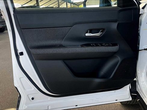 New 2026 Nissan Kicks SV image 13