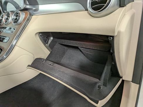 Used 2021 Mercedes-Benz GLC 300 4MATIC image 31