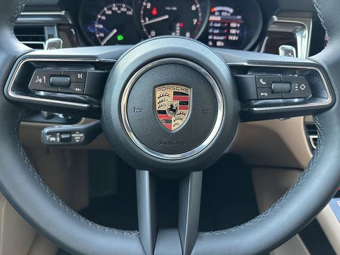 Certified 2025 Porsche Macan AWD/4WD image 22