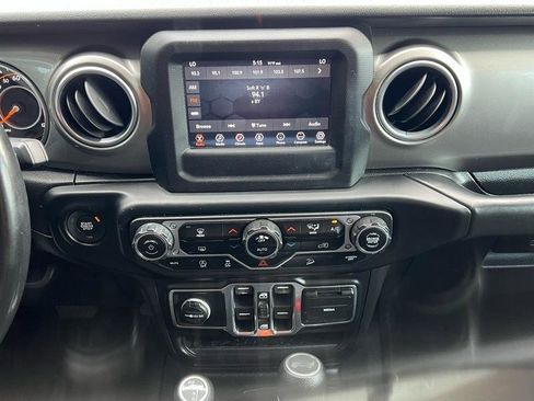 Used 2020 Jeep Wrangler Unlimited Sahara image 25