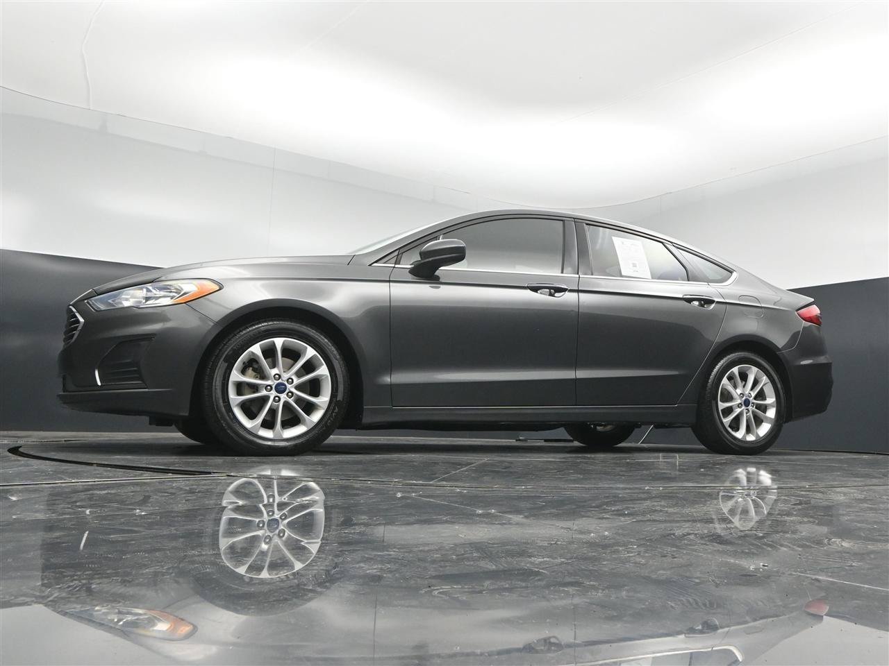Used 2019 Ford Fusion SE FWD image 27