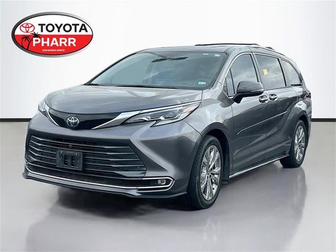 Used 2023 Toyota Sienna Platinum image 1