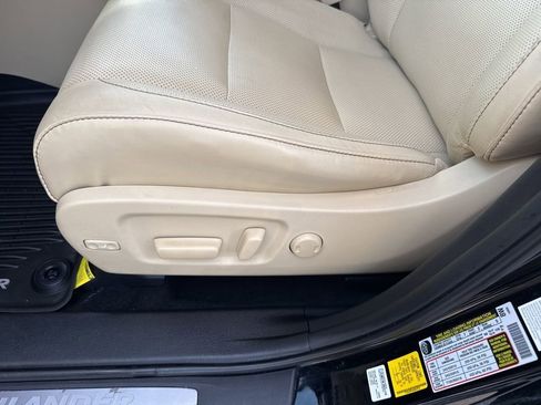 Used 2019 Toyota Highlander Limited image 19