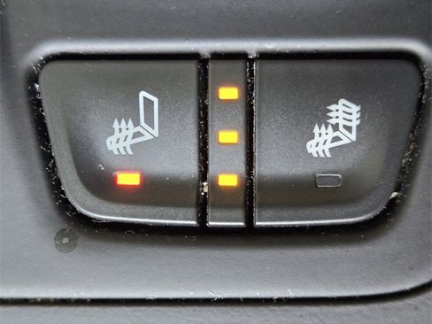 Used 2024 GMC Terrain SLT image 28