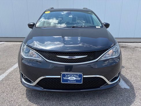 Used 2020 Chrysler Pacifica Touring-L Plus FWD image 11
