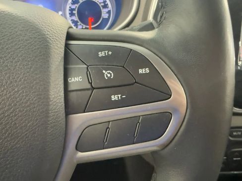 Used 2019 Jeep Cherokee Limited AWD/4WD image 34