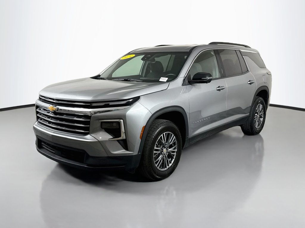 Used 2024 Chevrolet Traverse LT AWD/4WD image 3