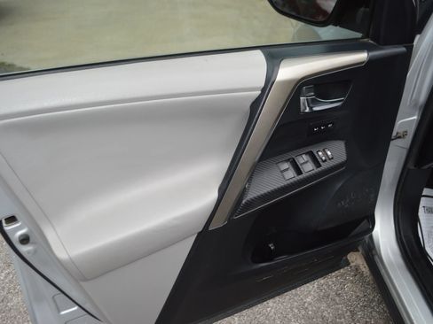 Used 2013 Toyota RAV4 Limited AWD/4WD image 13
