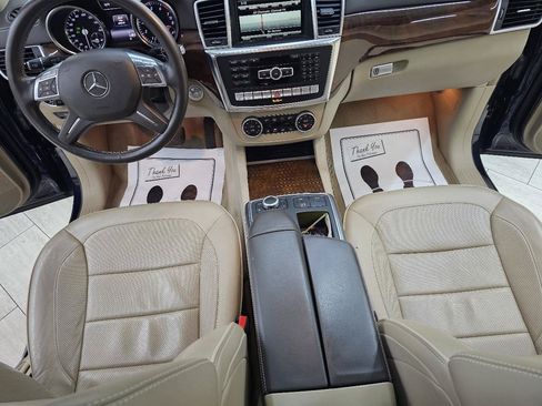 Used 2014 Mercedes-Benz GL 550 4MATIC image 31
