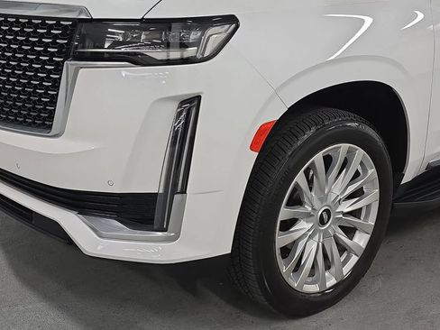 Used 2023 Cadillac Escalade ESV Luxury AWD/4WD image 11