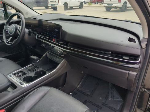 Used 2025 Kia Carnival SX Prestige FWD image 31