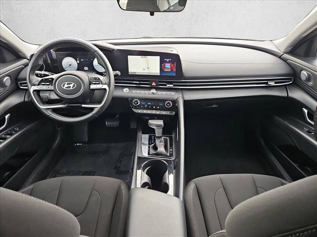 Used 2025 Hyundai Elantra SEL FWD image 18