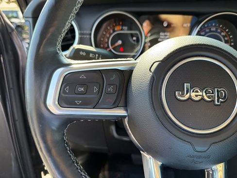 Used 2022 Jeep Wrangler Unlimited Sahara w/ LED Lighting Group AWD/4WD image 17