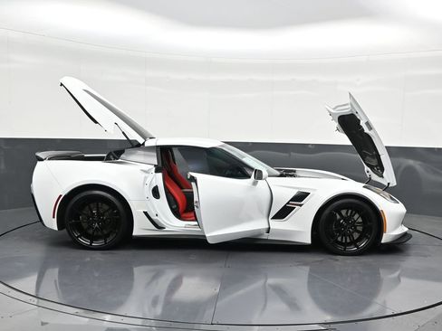 Used 2019 Chevrolet Corvette Grand Sport w/ Carbon Flash Badge Package image 33